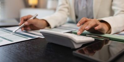 Selbstständige Bilanzbuchhalter vs. Scheinselbstständigkeit – was spricht wofür?